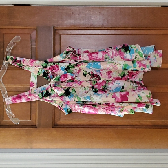 Funky floral Enrto top - Picture 2 of 7